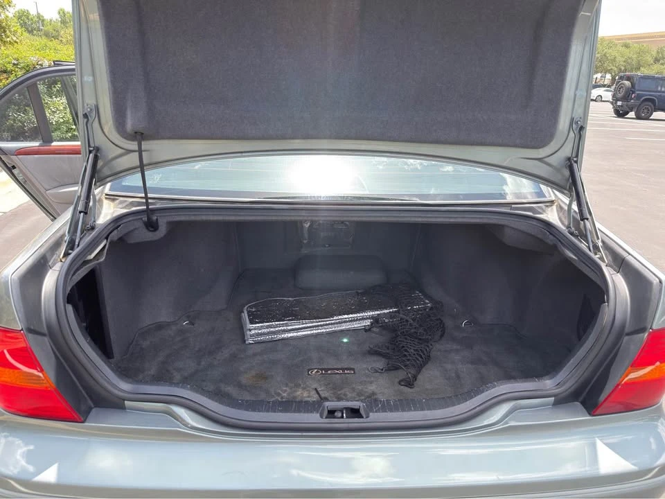 2002 Lexus LS 3rd Gen - Image 13 of 20