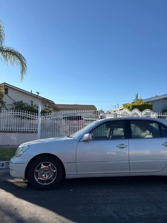 2002 Lexus LS 3rd Gen - Image 3 of 9