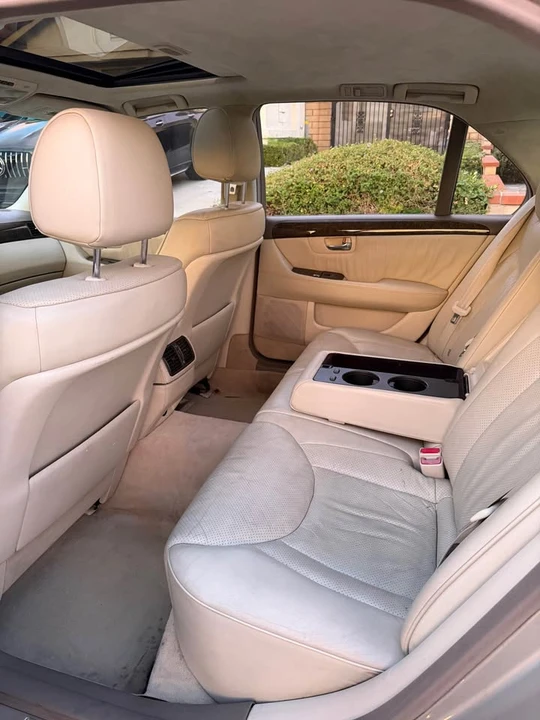 2002 Lexus LS 3rd Gen - Image 15 of 18