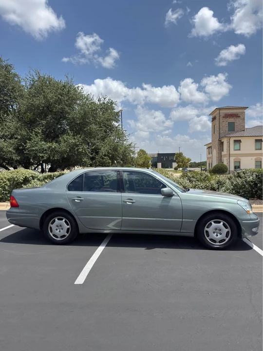 2002 Lexus LS 3rd Gen - Image 5 of 20