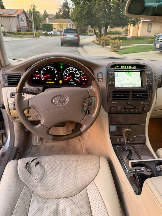 2002 Lexus LS 3rd Gen - Image 9 of 18
