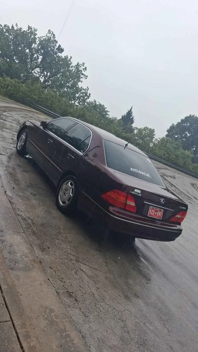 2002 Lexus LS 3rd Gen - Image 12 of 12