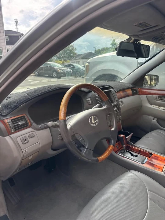 2002 Lexus LS 3rd Gen - Image 9 of 14