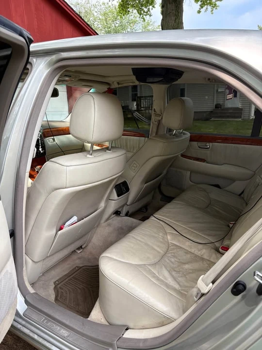 2002 Lexus LS 3rd Gen - Image 11 of 12