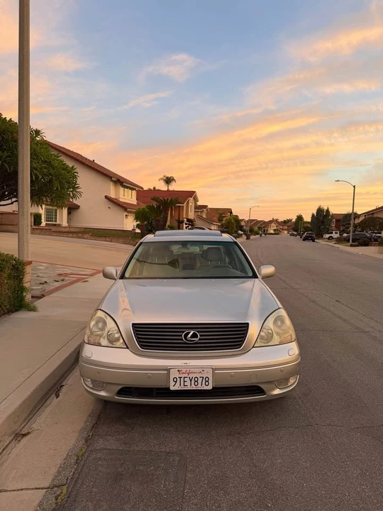 2002 Lexus LS 3rd Gen - Image 2 of 18