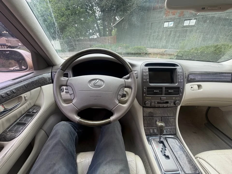 2002 Lexus LS 3rd Gen - Image 6 of 12
