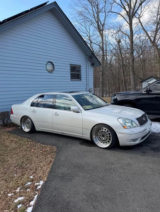 2002 Lexus LS 3rd Gen - Image 2 of 9