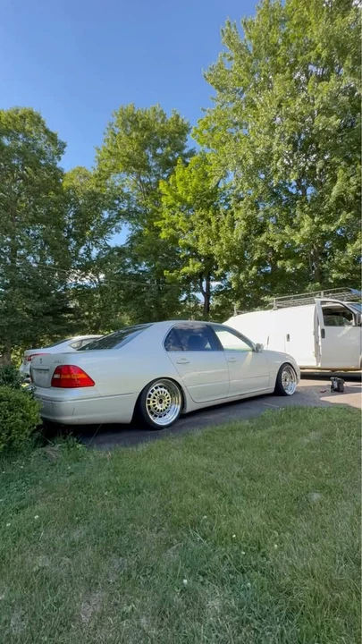 2002 Lexus LS 3rd Gen - Image 4 of 9