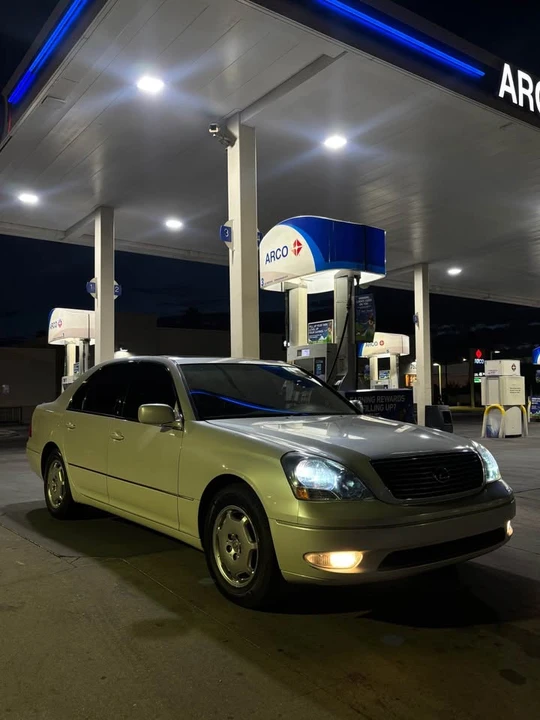 2002 Lexus LS 3rd Gen - Image 8 of 9