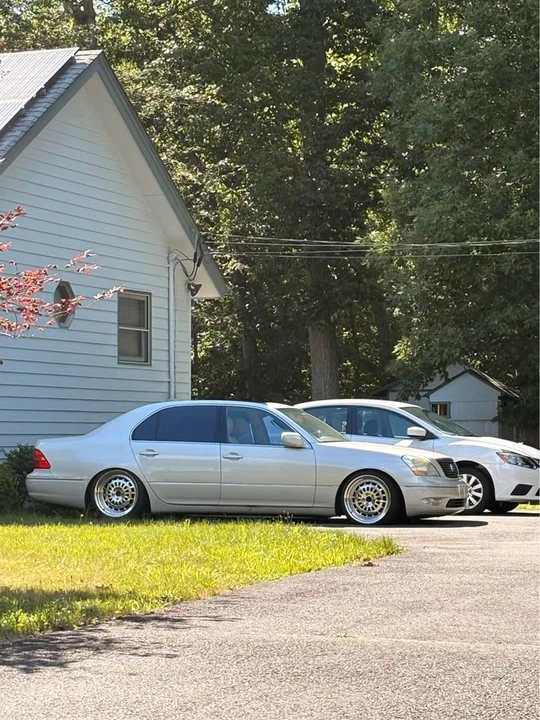 2002 Lexus LS 3rd Gen - Image 3 of 9