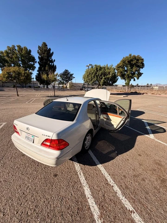 2002 Lexus LS 3rd Gen - Image 11 of 11