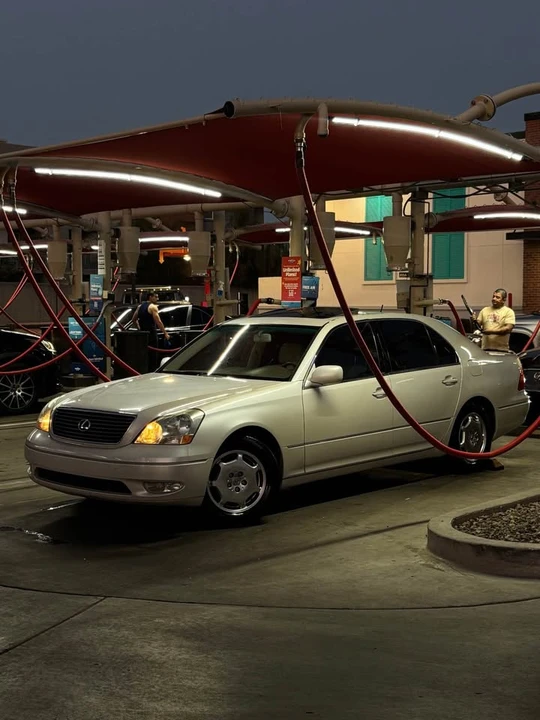 2002 Lexus LS 3rd Gen - Image 9 of 9