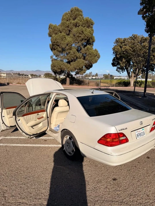 2002 Lexus LS 3rd Gen - Image 10 of 11
