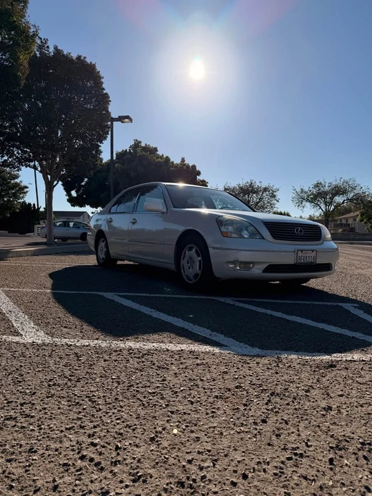 2002 Lexus LS 3rd Gen - Image 2 of 11