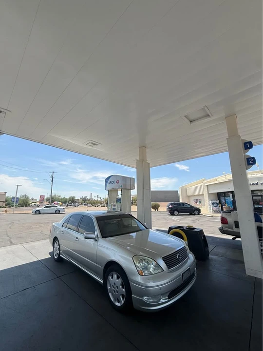 2002 Lexus LS 3rd Gen - Image 3 of 8