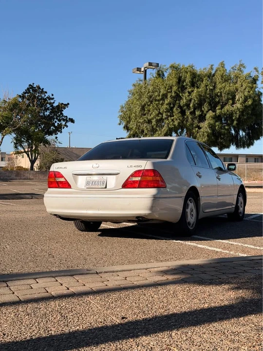 2002 Lexus LS 3rd Gen - Image 3 of 11