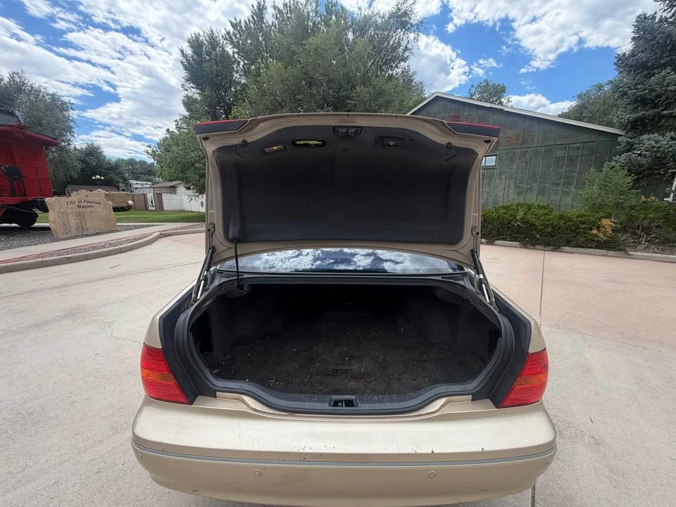 2002 Lexus LS 3rd Gen - Image 11 of 12