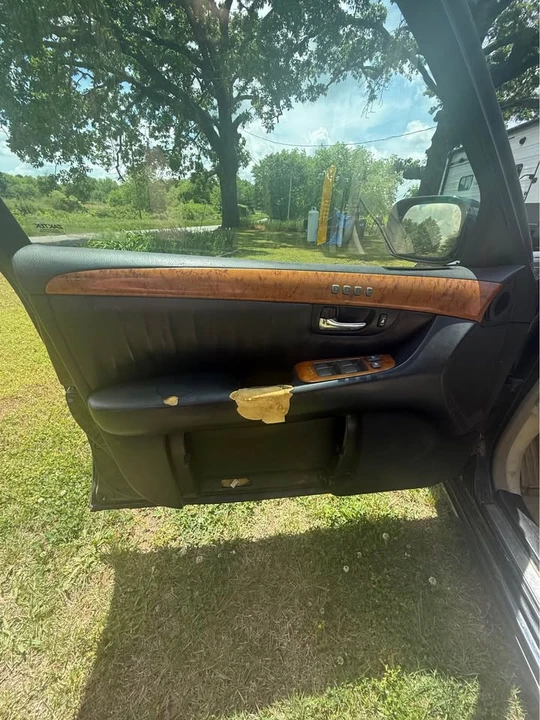 2002 Lexus LS 3rd Gen - Image 11 of 16