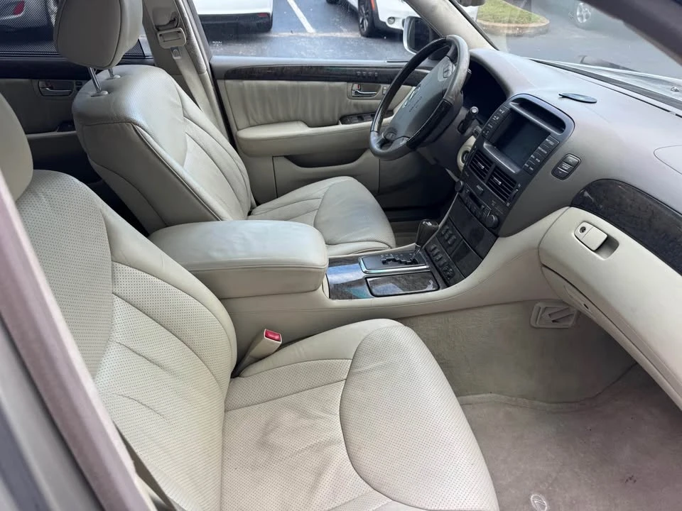 2002 Lexus LS 3rd Gen - Image 18 of 19