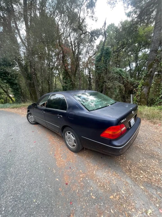 2002 Lexus LS 3rd Gen - Image 3 of 10