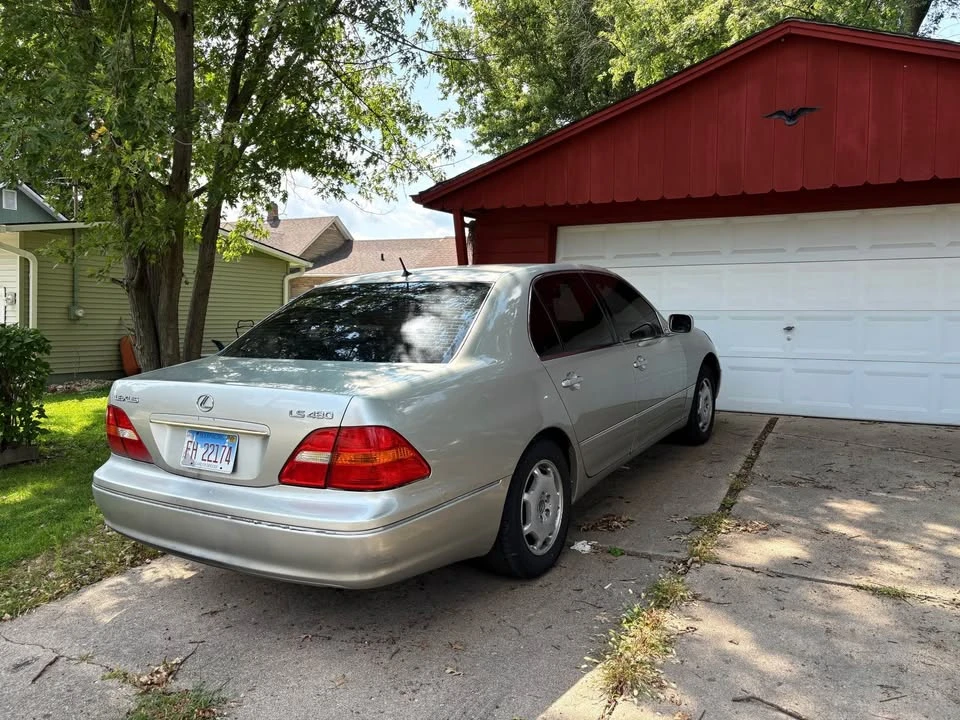 2002 Lexus LS 3rd Gen - Image 5 of 12