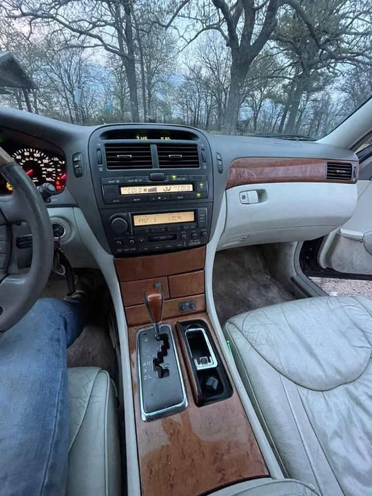 2002 Lexus LS 3rd Gen - Image 8 of 12