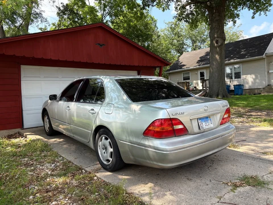 2002 Lexus LS 3rd Gen - Image 4 of 12