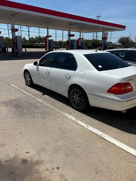 2002 Lexus LS 3rd Gen - Image 4 of 8