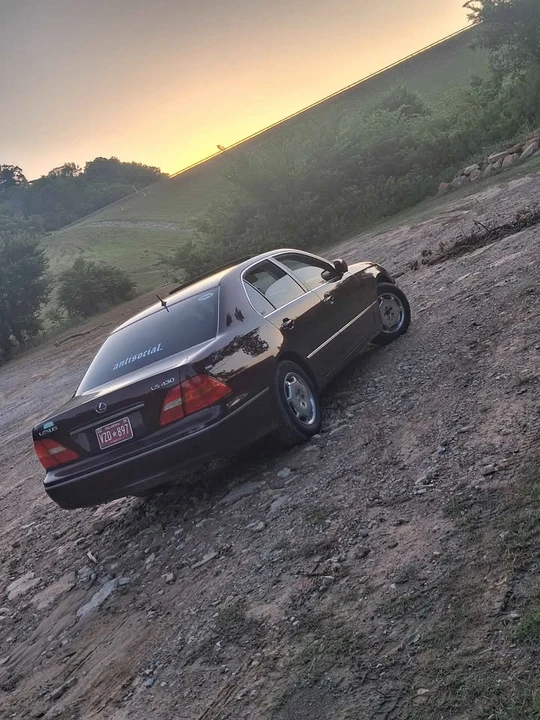 2002 Lexus LS 3rd Gen - Image 5 of 12