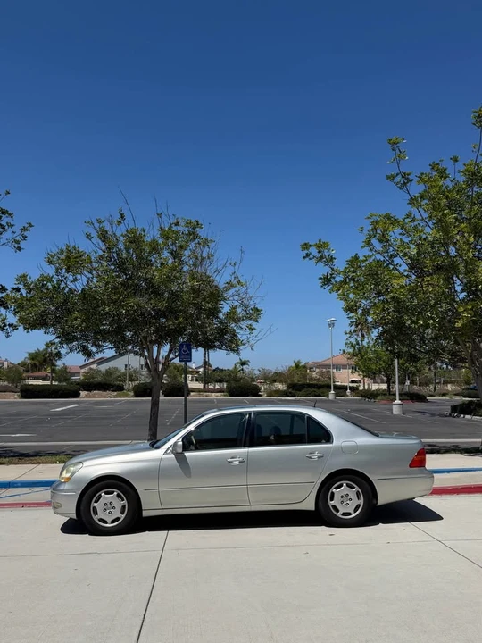 2002 Lexus LS 3rd Gen - Image 2 of 15