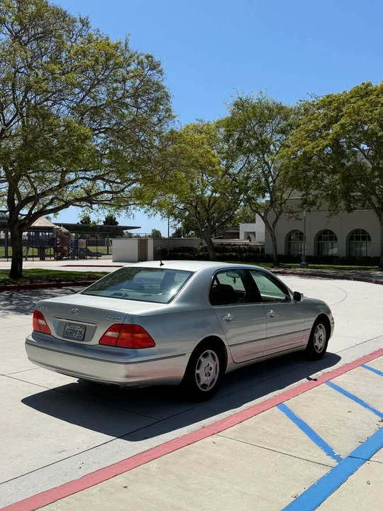 2002 Lexus LS 3rd Gen - Image 5 of 15
