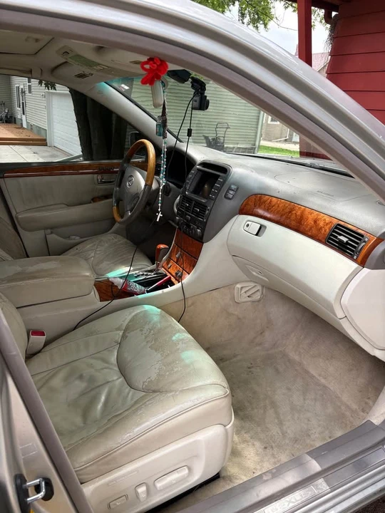 2002 Lexus LS 3rd Gen - Image 10 of 12