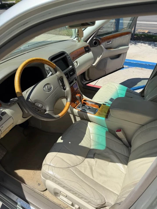 2002 Lexus LS 3rd Gen - Image 12 of 15