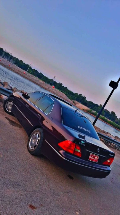 2002 Lexus LS 3rd Gen - Image 2 of 12