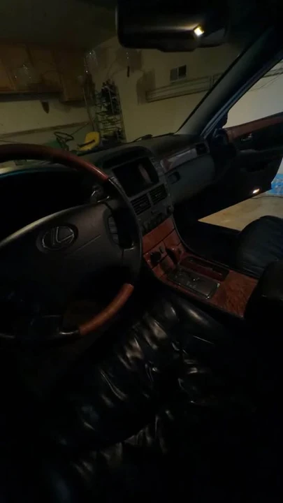 2002 Lexus LS 3rd Gen - Image 7 of 7