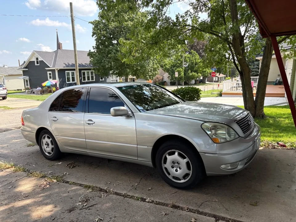 2002 Lexus LS 3rd Gen - Image 3 of 12