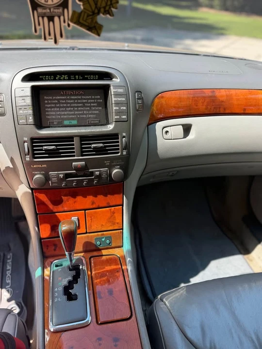 2002 Lexus LS 3rd Gen - Image 10 of 18