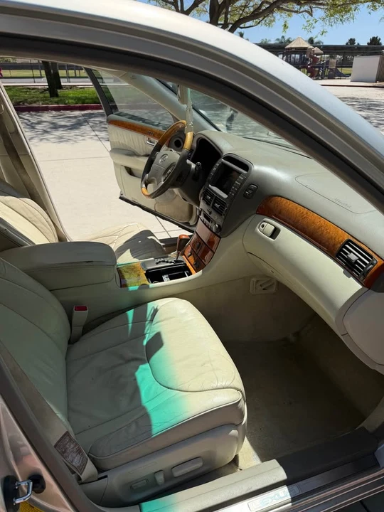 2002 Lexus LS 3rd Gen - Image 14 of 15