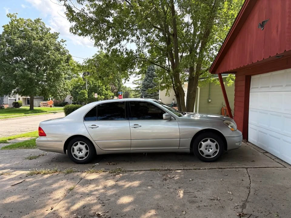2002 Lexus LS 3rd Gen - Image 6 of 12