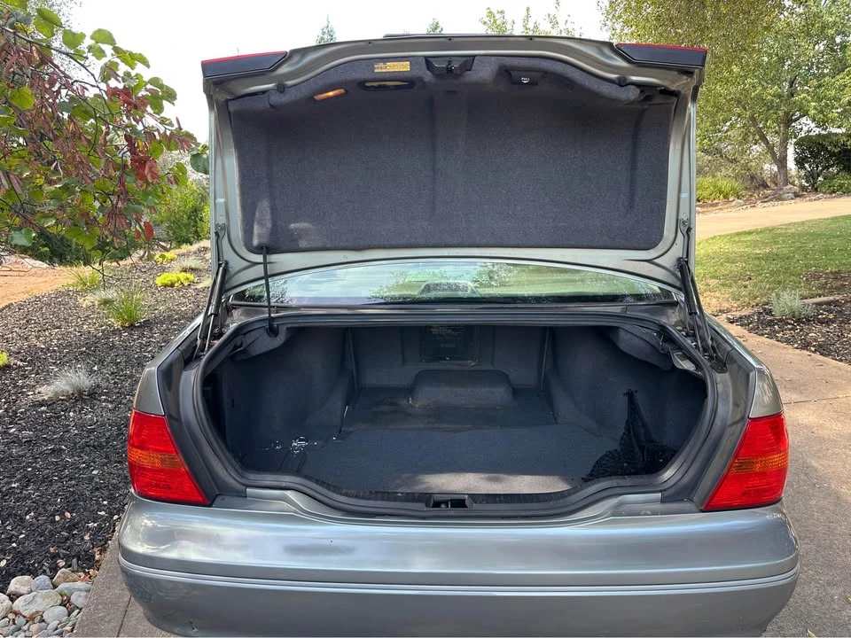 2002 Lexus LS 3rd Gen - Image 5 of 12