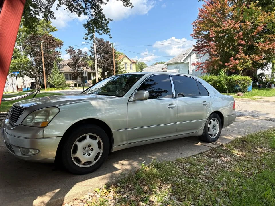 2002 Lexus LS 3rd Gen - Image 2 of 12