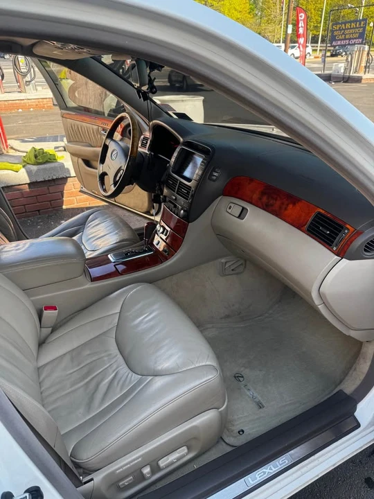 2002 Lexus LS 3rd Gen - Image 10 of 10