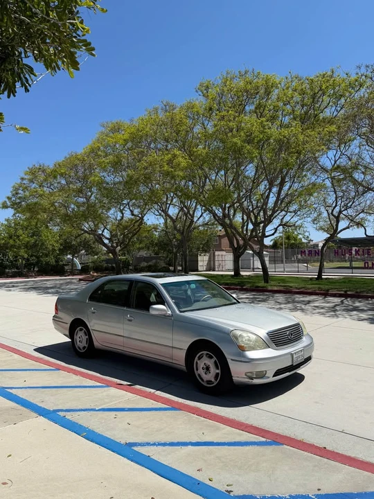 2002 Lexus LS 3rd Gen - Image 7 of 15
