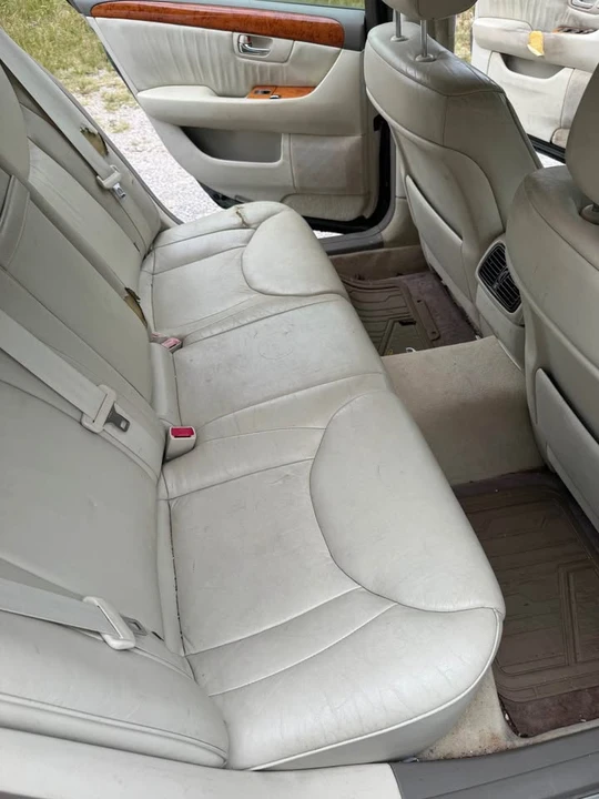 2002 Lexus LS 3rd Gen - Image 11 of 12