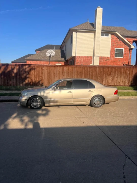 2002 Lexus LS 3rd Gen - Image 3 of 11