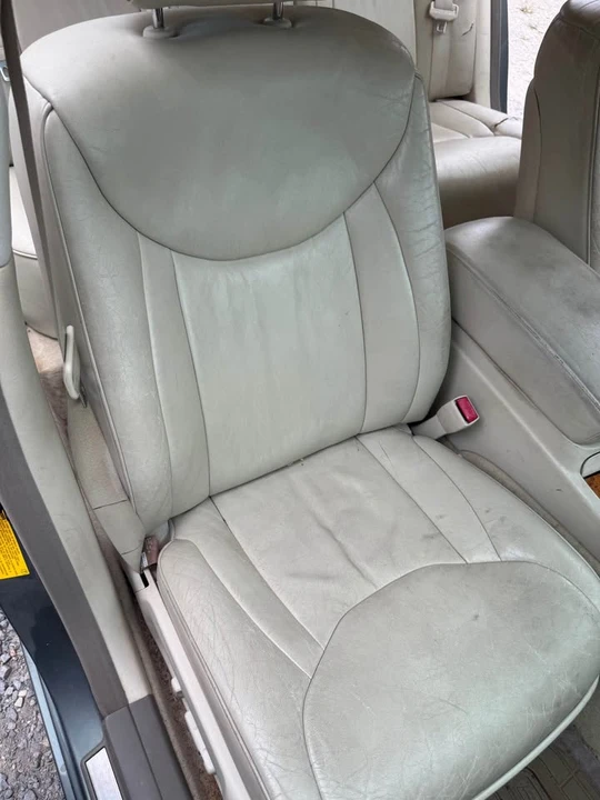 2002 Lexus LS 3rd Gen - Image 9 of 12