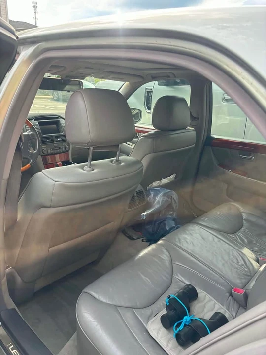 2002 Lexus LS 3rd Gen - Image 11 of 17