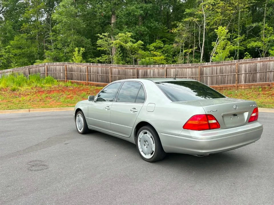 2002 Lexus LS 3rd Gen - Image 7 of 17