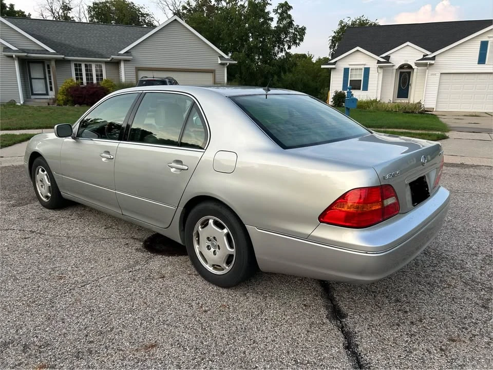 2002 Lexus LS 3rd Gen - Image 4 of 7