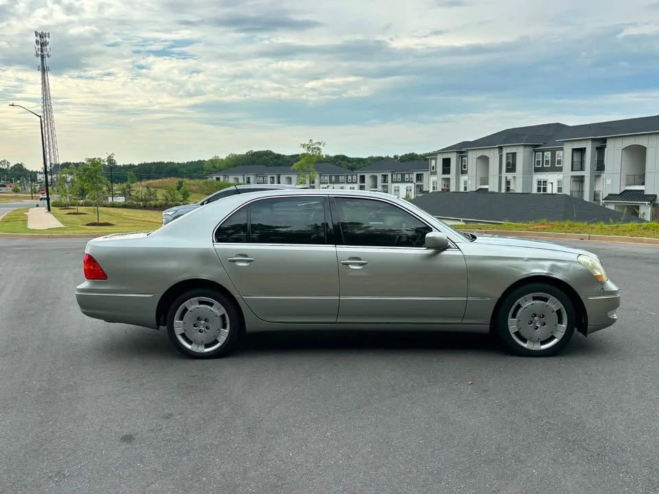 2002 Lexus LS 3rd Gen - Image 2 of 17